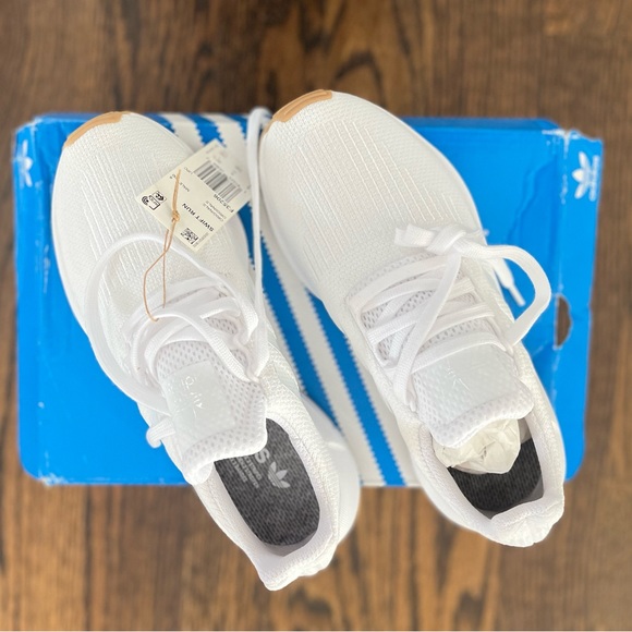 ADIDAS SWIFT RUN - Picture 4 of 5